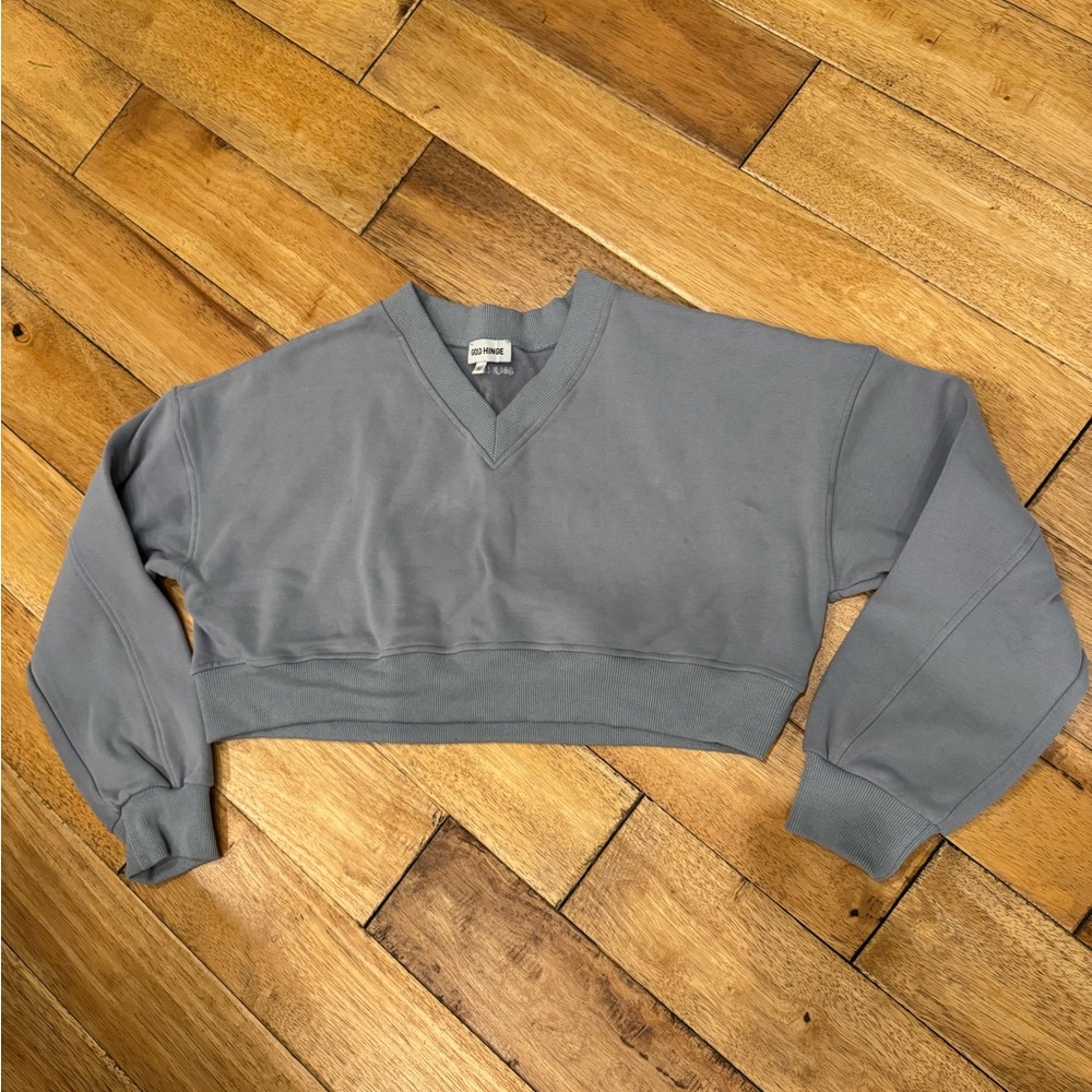 Gold Hinge Blue/Gray Cropped V-Neck Sweatshirt